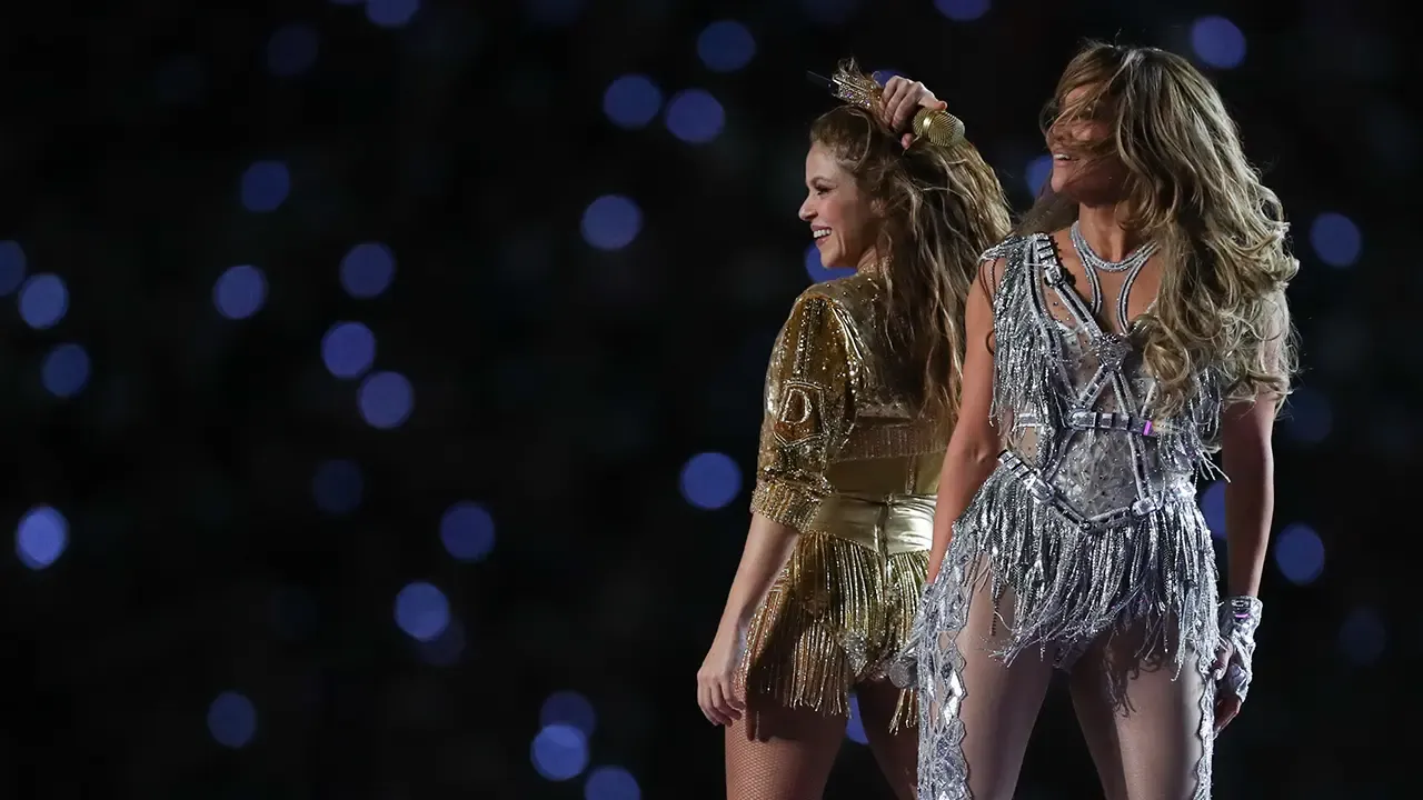 En la foto: Jlo y Shakira en el Super Bowl
