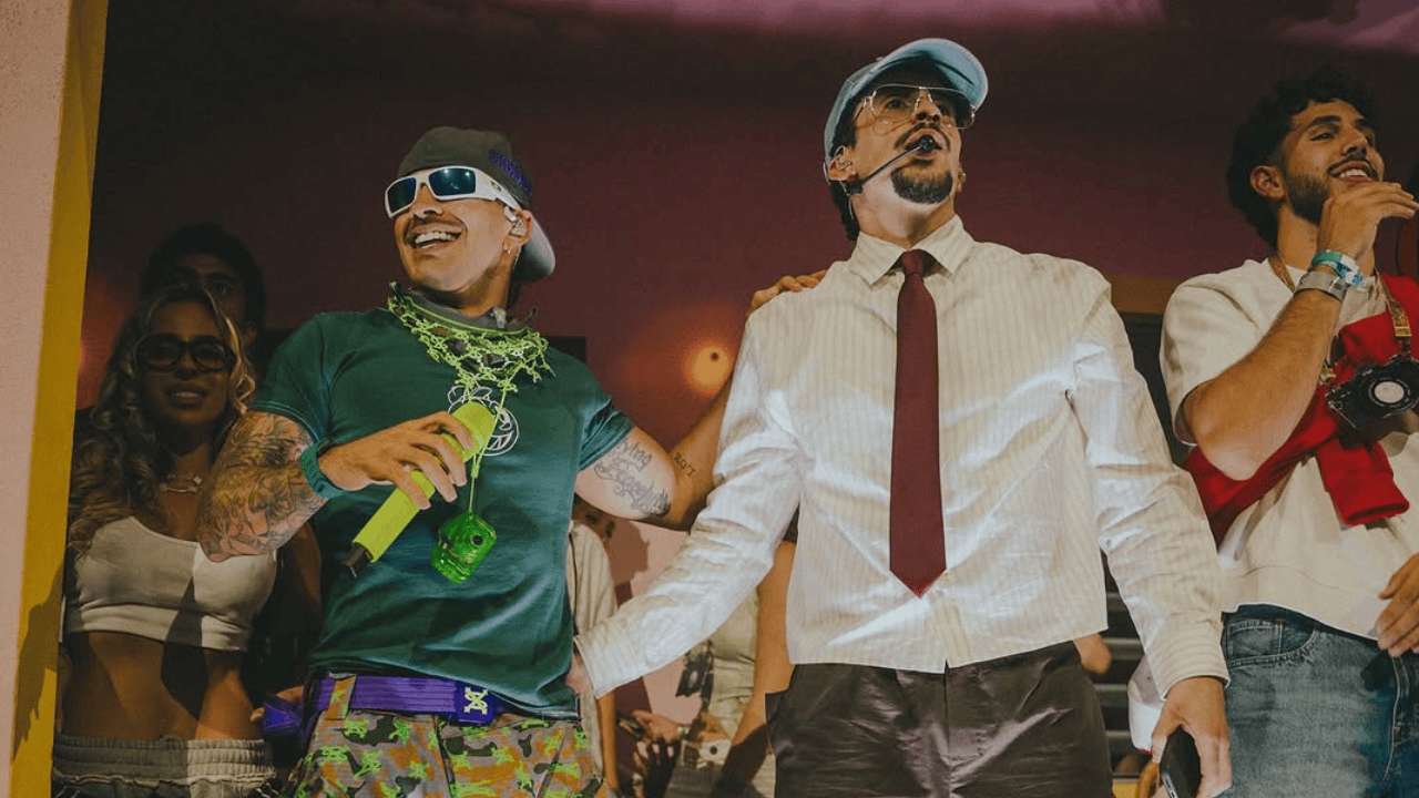 Feid y Bad Bunny en la residencia del puertorriqueño