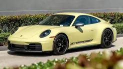 En la foto: Cartagena Yellow 992.2 Carrera T