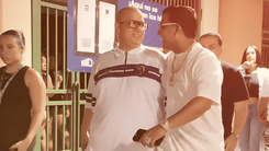 Héctor y Tito en un partido de béisbol