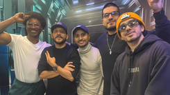 Los de la Culpa y el equipo de Mix Radio Bogotá